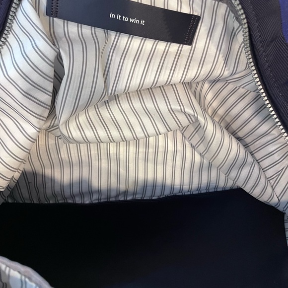 Lululemon Weekend Warriors Bag - Picture 8 of 10